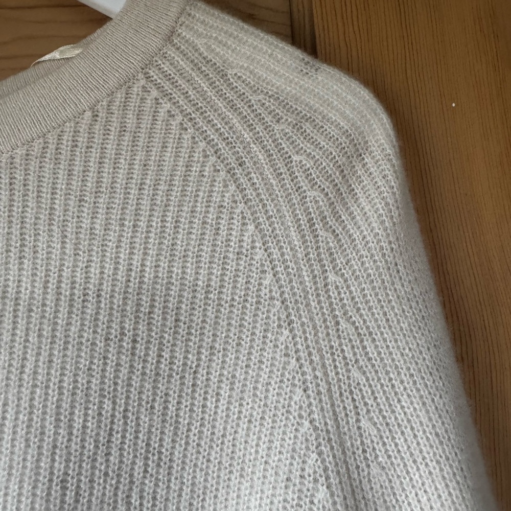 100% Cashmere Cream Sweater - Picture 4 of 7